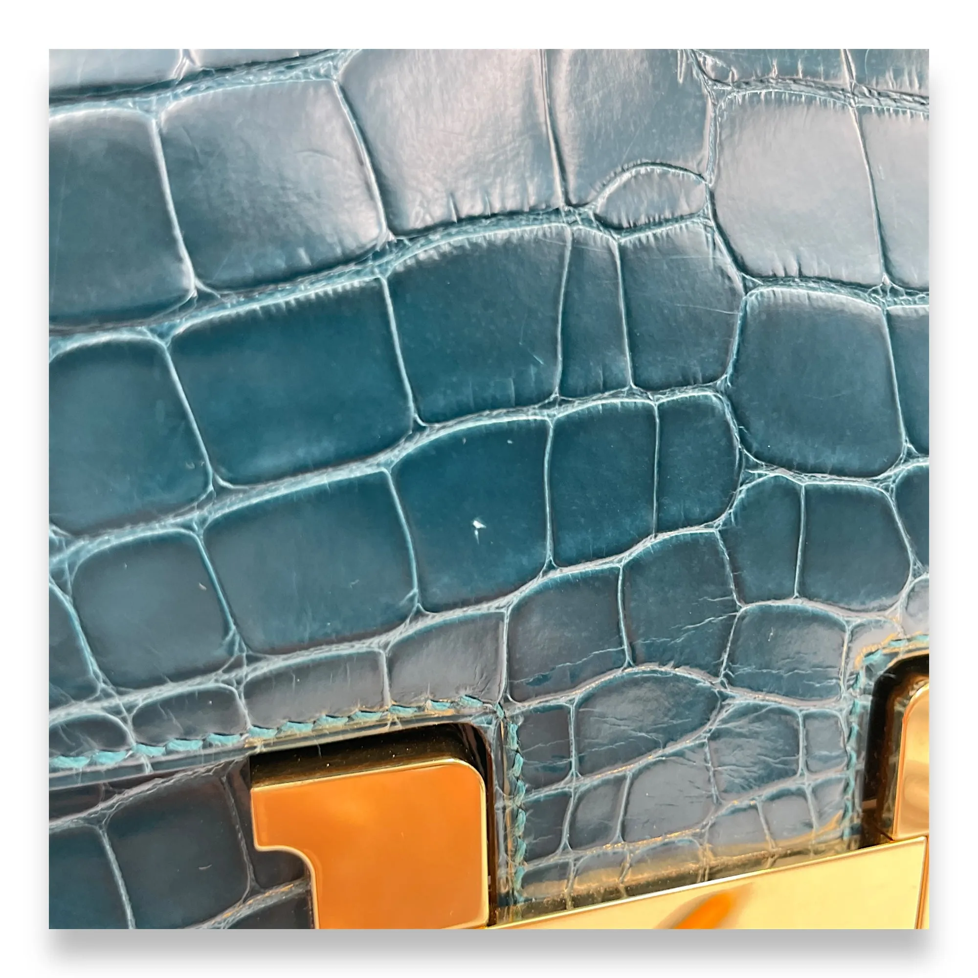 Constance 24 Colvert in Shiny Alligator, Gold hardware
